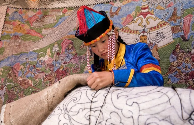 The Unique Prices of Personalized Needlework Textiles in Inner Mongolia