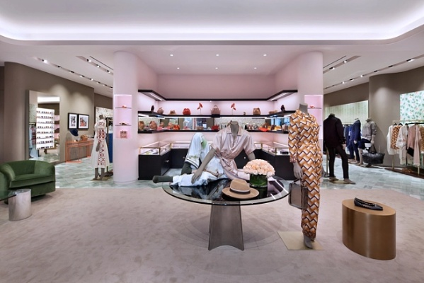 The Loyal Customers at Luoyang Zhengda Plaza Textile Store