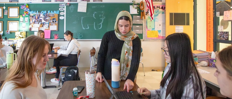 Teaching Textile Craftsmanship in a Classroom Setting