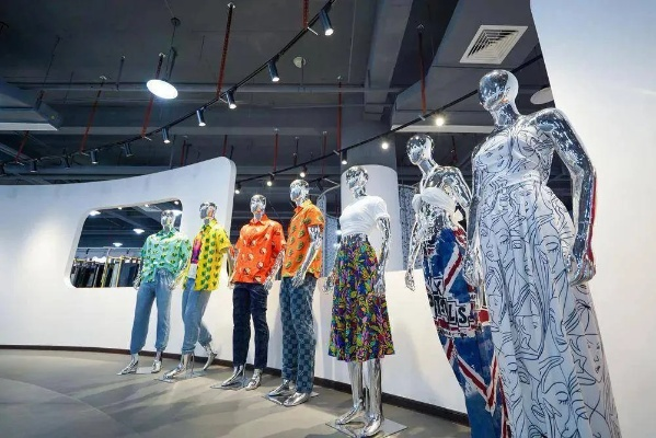 The Fashion Capital of Fashion Brands:A Tour of the纺织厂网红女豪豪及其纺织厂位置