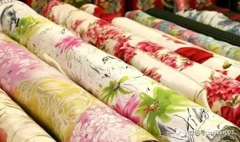 波纳斯纺织品:从传统到现代的华丽转变
