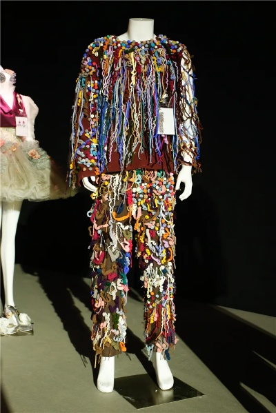 Exploring the World of Chinese Fashion and Textile Brands
