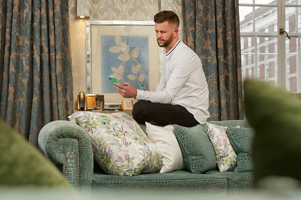 The Inclusiveness of Traditional Silk Pillowcases in Modern Living