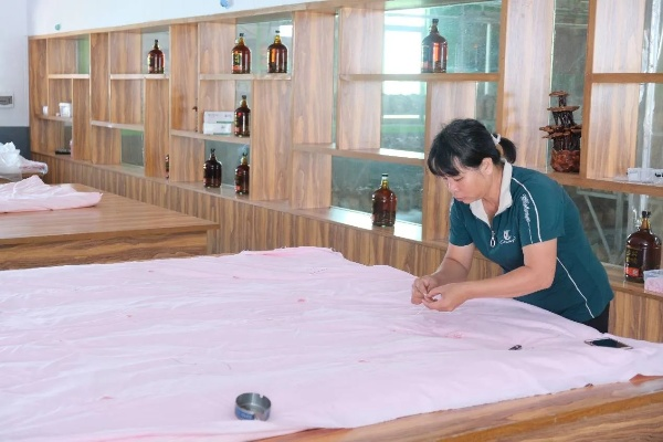 织梦丝纺织品，探索与体验