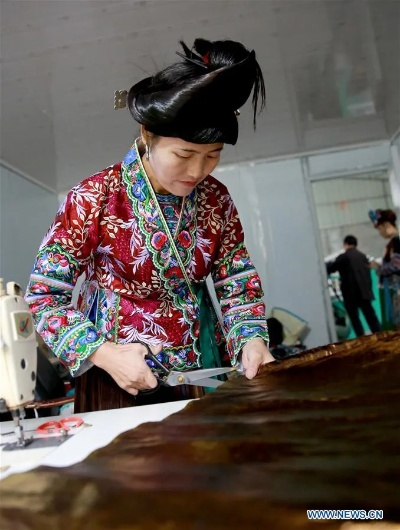 The Upheaval of Traditional Industries:The Case of Dangyang Textile Mills