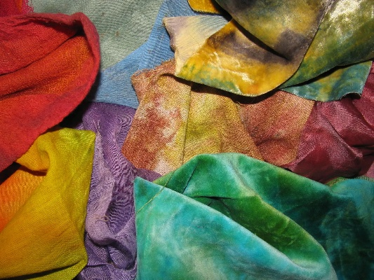 Embroidery and Dyeing:The Art of Printed Textiles