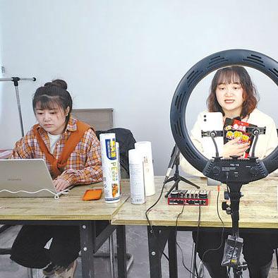 乌鲁木齐纺织品产业中心，多元发展与案例分析