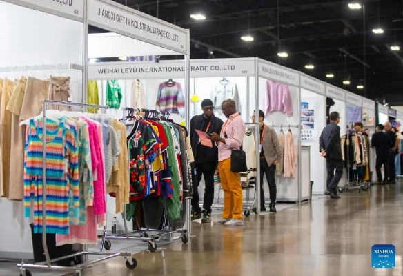 The Global Fabrics:A Glimpse into the World of Qingdaos Textile Market