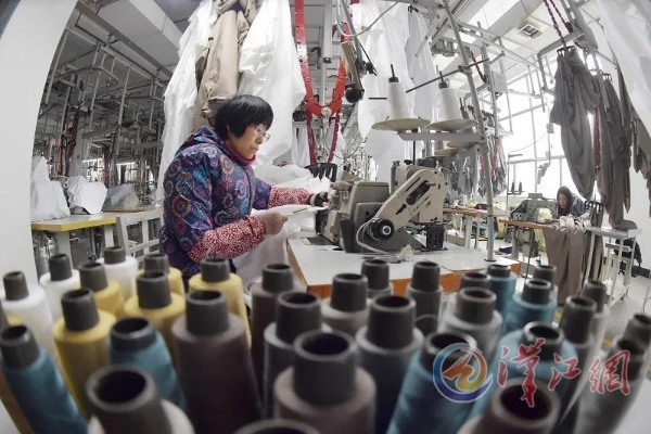 Transforming Textiles:A Case Study of Huaihua Textiles Company