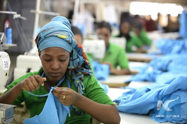 From the Threads of Life:A Tale of a Girl in Pei Countys Textile Workers