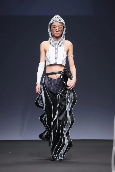 The Fashionistas Collection:A Review of 惠娟纺织品服装