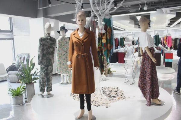 The Fashionistas Collection:A Review of 惠娟纺织品服装