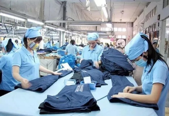 The Embracing of Textiles:An安庆纺织厂厂服的魅力与设计理念