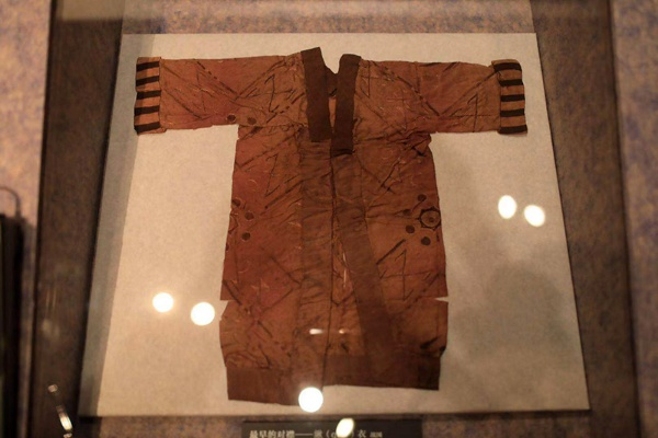 揭取纺织品文物之旅