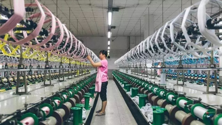 Inside the内衣厂纺织厂，生产与工艺的深度探索