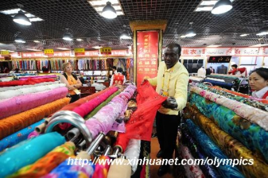 The Global Fabrics:An Expedition into the World of Yuezhou Textile Market