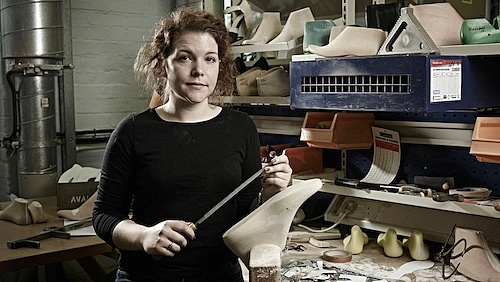 The Womens Work in the Textile Factory:A Glimpse into a Hidden World