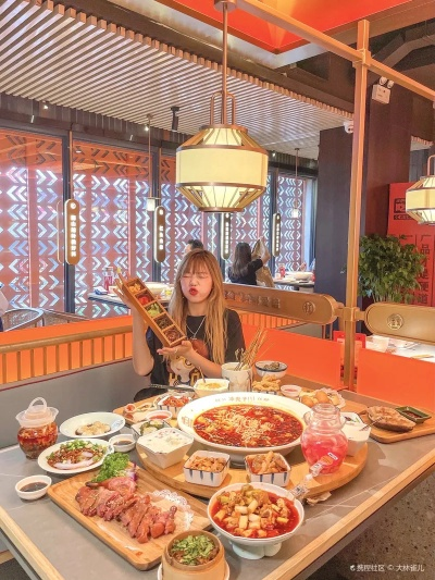 The Unique Flavor of Textiles and the Citys New Trend:The青花椒火锅体验大楼
