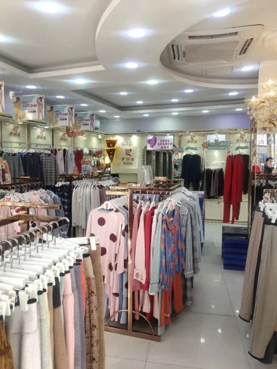 Exploring the 顺意源纺织品店，北京的购物体验