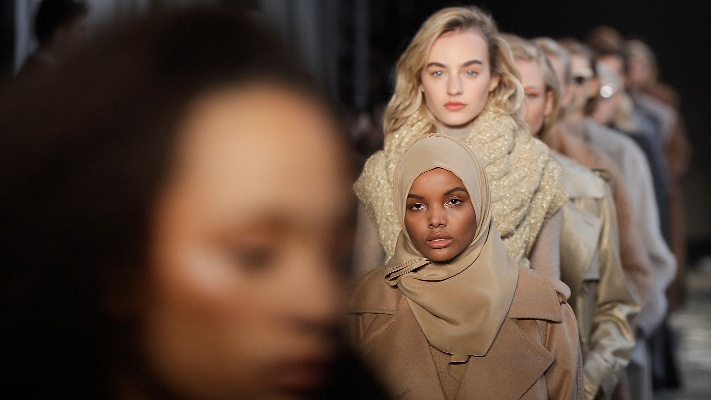 Modeling the Fashion Industry:The Role of the Modeling Factory