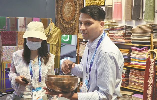 Exploring the World of Textiles:A Journey through Shenzhens Shengyeda Textiles