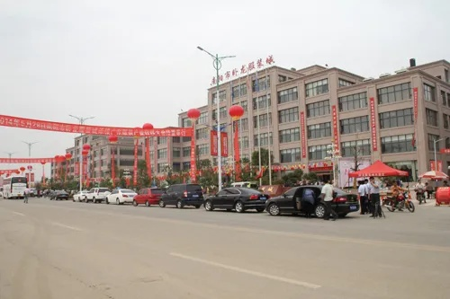 南阳卧龙服装城纺织品批发市场概述