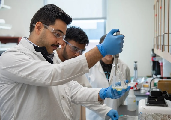 The Interplay of Textiles in the Small Laboratory Experiment
