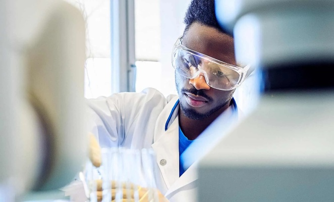 The Interplay of Textiles in the Small Laboratory Experiment