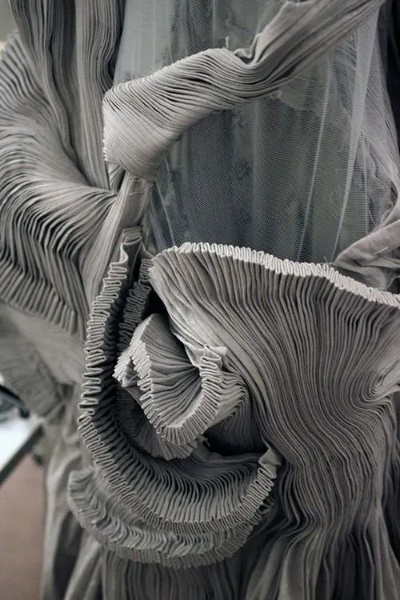 The Art of Textile Sculpture:A Journey into the Soft Forms of Fashion