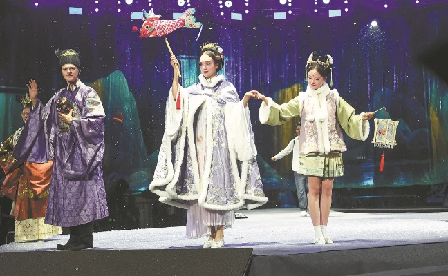 Exploring the World of Customized Hanfu and Silk Apparel in Hubei,China