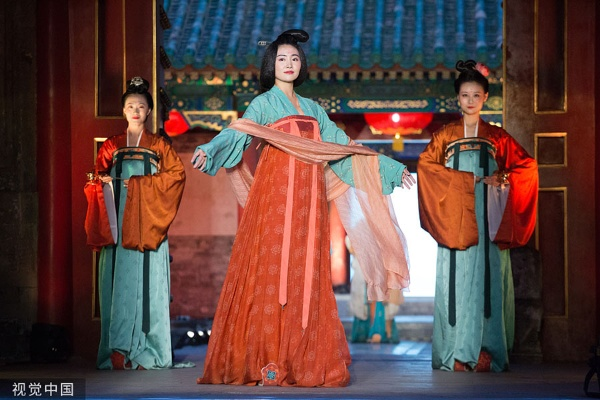 Exploring the World of Customized Hanfu and Silk Apparel in Hubei,China