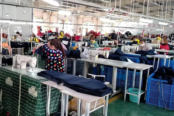 The Warmth of Textile:A纺织厂棉衣的讲述