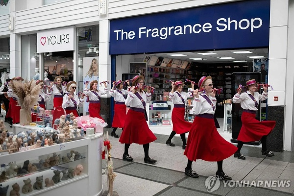 The Dance of Textiles:A Brief Guide to the Global Marketplace