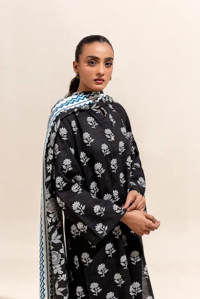 A Glimpse into the World of Khakian Textiles