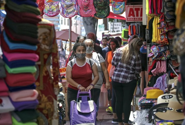 Strategies for Successful Textile Merchandising at a Street Market