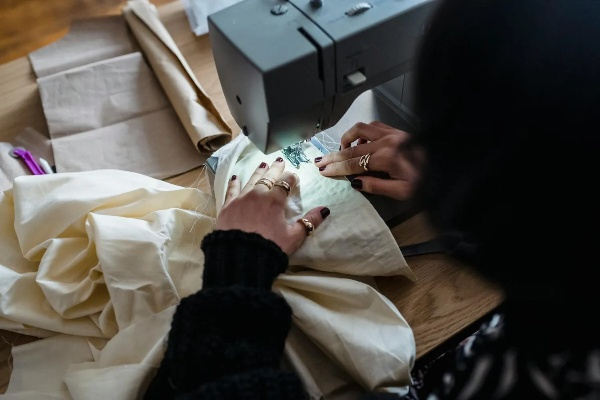 The Art of Crafting Handwoven Threads:A Journey Through the Fabric of Time