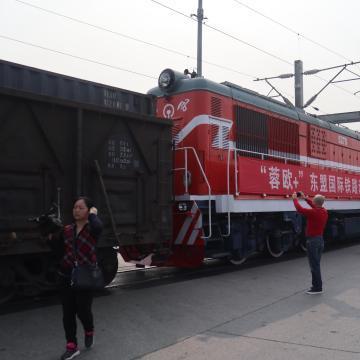 阿拉木图纺织品批发市场，探索与体验