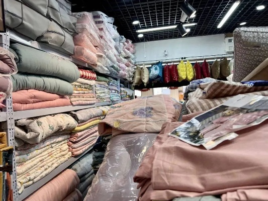 Exploring the潍坊市纺织品市场中的振华批发部