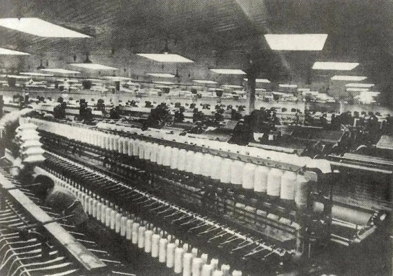 The Role of Wages in the Success of 光明纺织厂
