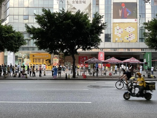 The Global Fabric of Guangzhous Zhongda Road
