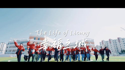 The Woven Life of the纺织厂里的幸福家庭