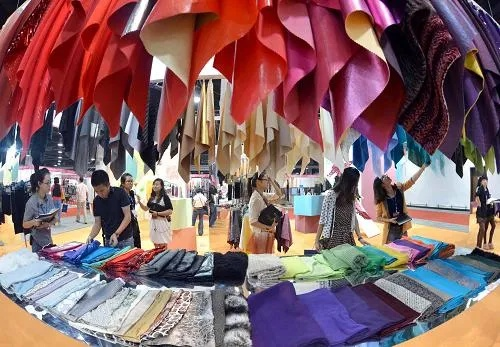 香卡秋纺织品，探索与体验