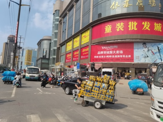 一、商丘纺织品一条街女装批发概览