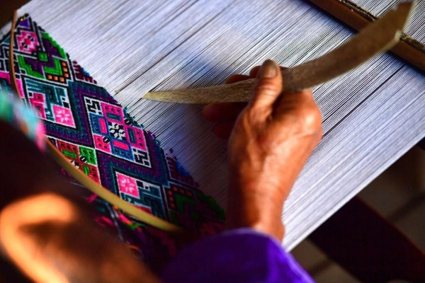 The Art of Weaving:A Legacy of the Li ethnic Group