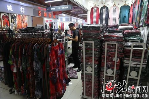 清苑区纺织品批发市场的英文介绍