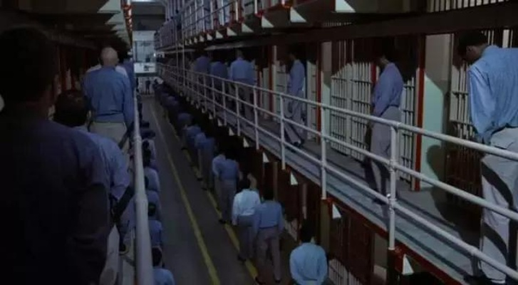 Inside the监狱纺织厂的日常与故事