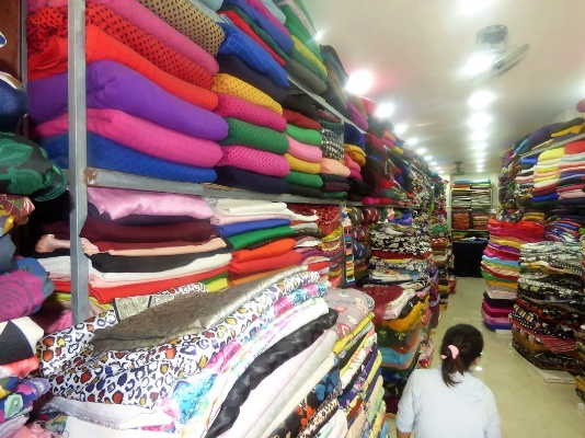 Traveling to Duanzhou Textile Wholesale Market
