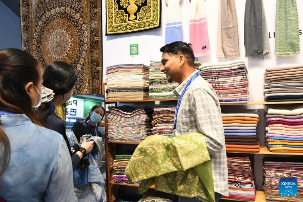 Traveling to Duanzhou Textile Wholesale Market