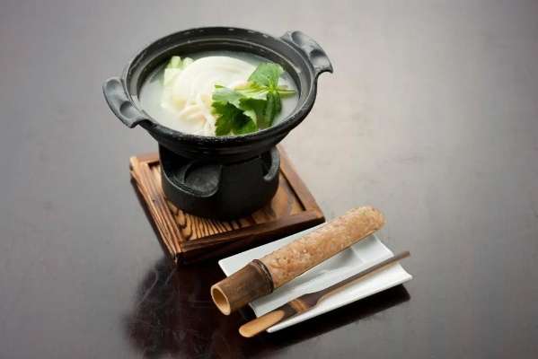 A Unique Experience at Aksu Textiles Dynasty Hotpot