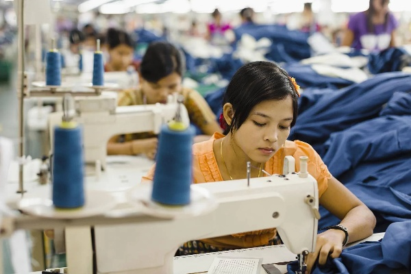 The Story of a Young Textile Mill:A小妹妹纺织厂的成长之路